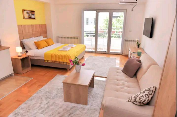Milica Apartments Скопие Екстериор снимка