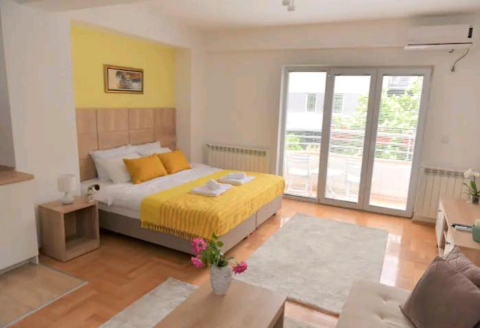 Milica Apartments Скопие Екстериор снимка